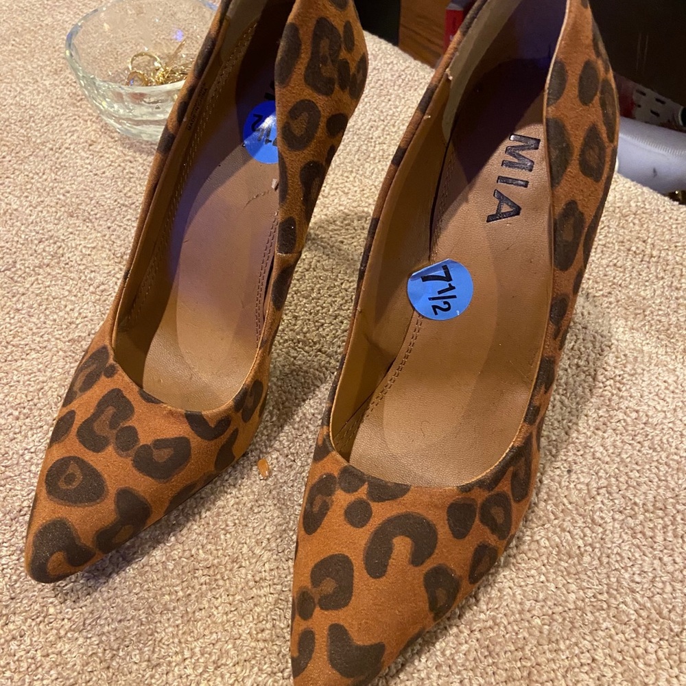 Preloved Mia heels animal print size 7.5 - Picture 2 of 9